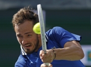 雷火电竞亚洲先驱-欧洲网球队碾压日本网球队，梅德韦杰夫关键制胜的简单介绍