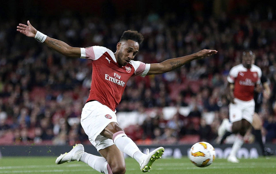 关于AC米兰轻取曼联，卡瓦尼梅开二度西甲的信息