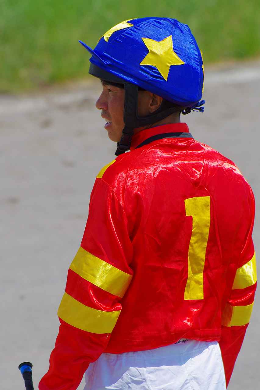 阿曼游泳选手一路领先,稳坐第一名 阿曼游泳选手一路领先,稳坐第一名