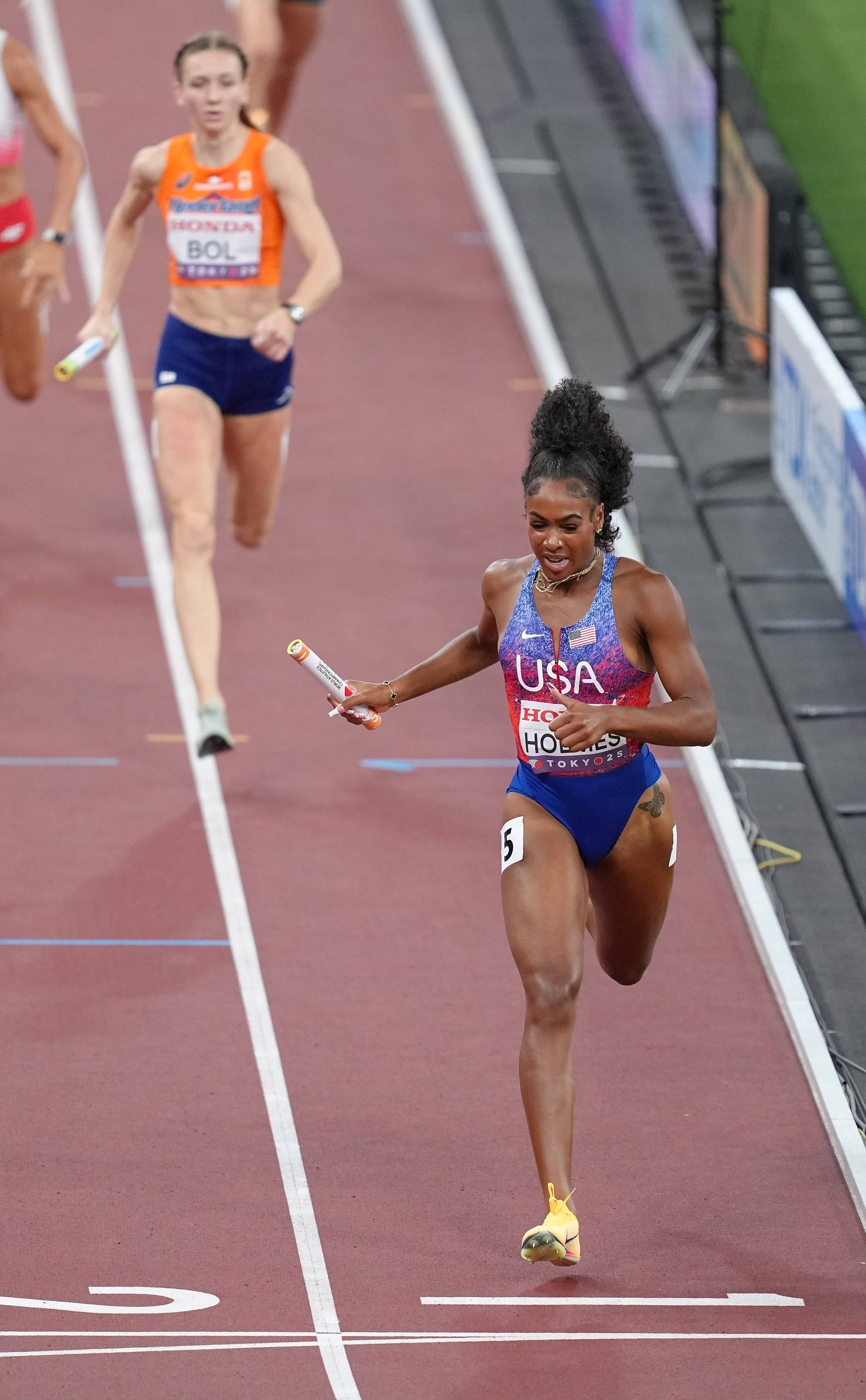 荷兰代表团在田径比赛中表现抢眼 荷兰代表团在田径比赛中表现抢眼