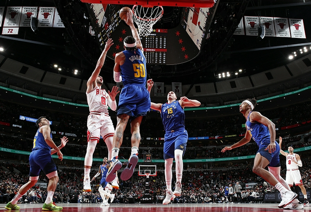 公牛完胜掘金，克莱统治全场